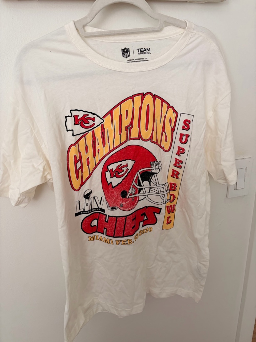 NFL Team Apparel White Graphic Tee Kansas City Chiefs Super Bowl champs